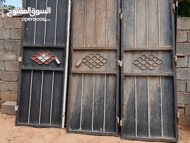 3أبواب حديد الخدمه الأولى نظاف وروشن حديد بالحمايه بالقفص ركب طول بظاعه نظيفه.