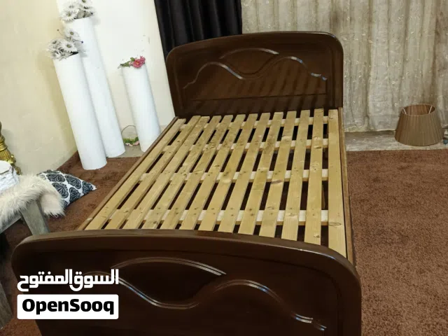 سرير خشب زان بلكامل قياس مفرد ونص خشب زان بلكامل تفصيل خشب ثقيل جدا بالإضافة إلى فرشه ريم العالميه