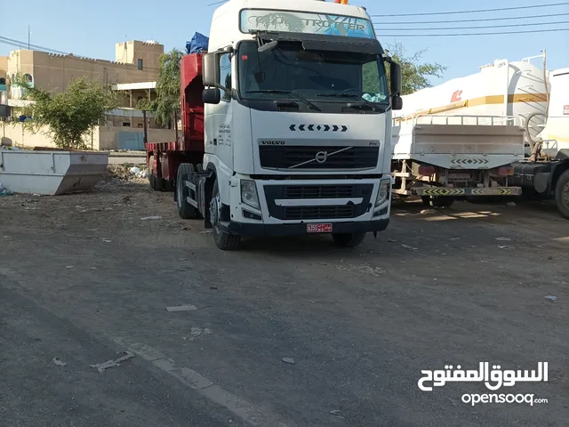 Tractor Unit Volvo 2011 in Al Dakhiliya