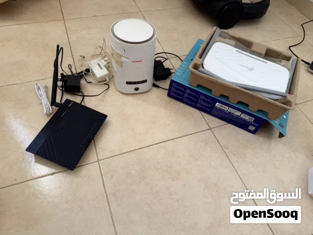 3 راوترات واحد منهم جديد كلهم شغالات