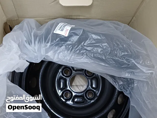 جنوط يارس وكالة حديد مقاس 14 (طقم 4 حبات) مع 3 طاسات بحالة شبه جديدة