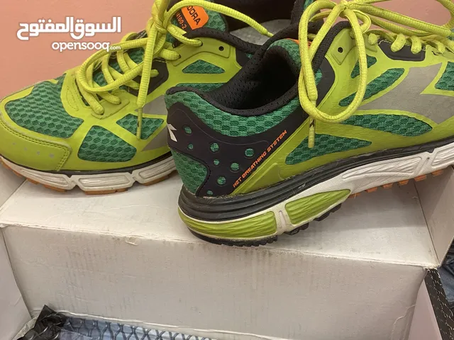 43 Sport Shoes in Tripoli