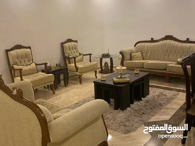 طقم كنب مستعمل للبيع بحالة ممتازة