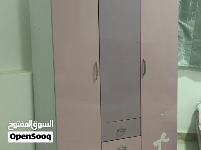 خزانة مستعملة