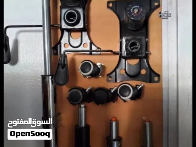 يوجد لدينا صيانة وتنجيد كراسي دوار لجميع انواع الكراسي