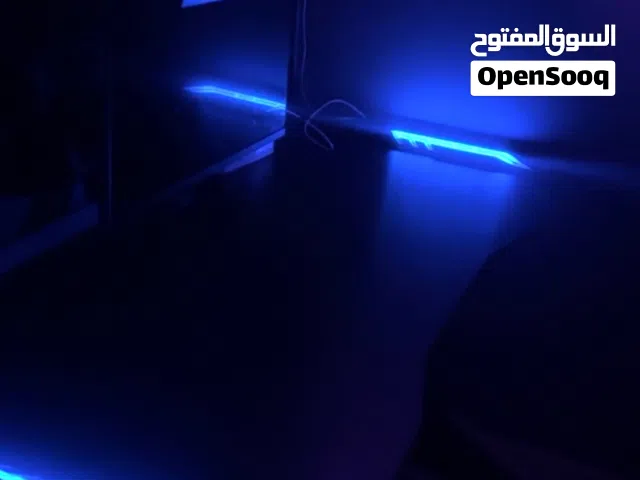 طوله قيمنق للبيع  فيها ليت يمين و يسار و ماسك سماعه و ماسك  مشروب و معا ثري دي بنل لون اسود 10حبات