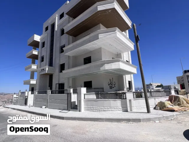شقة طابق ثاني بأعلى تشطيبات و اجمل مطل بلكونة ضخمة على شارعين مساحة 196م