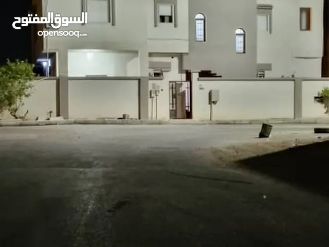 650 m2 More than 6 bedrooms Townhouse for Rent in Tripoli Al-Nofliyen