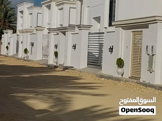 * مجموعة فيلات أرضية للبيع* *عين زارة - النصب التذكاري الشارع المقابل صالة الهناء* السعر 850