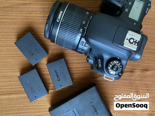 كاميرا كانون Canon EOS 77D دقة 24MP بحالة ممتازة مع عدستين و3 بطاريات وحقيبة للبيع