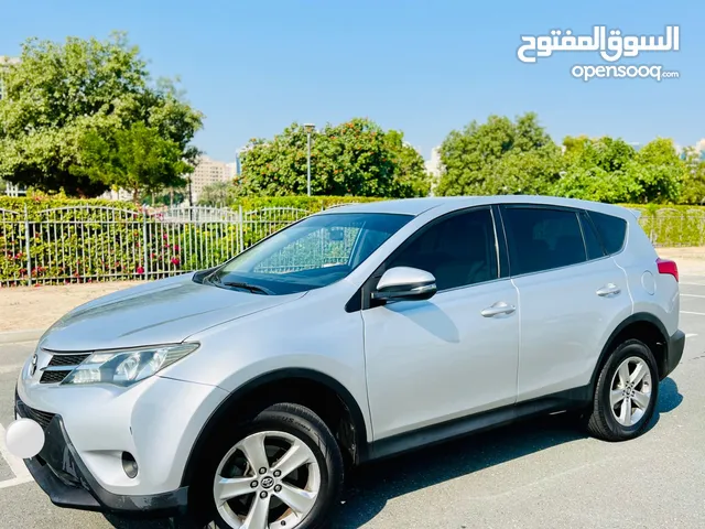 A Very Clean And Excellent TOYOTA RAV4 2015 SILVER GCC 5631