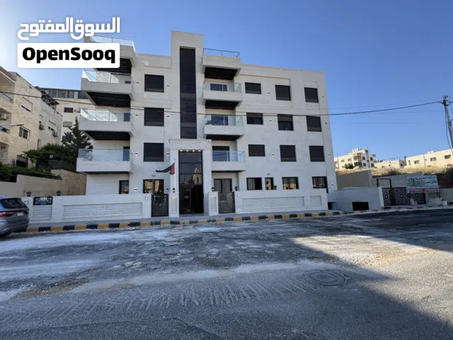 شقة طابق ثالث مع رووف مساحتها 194م2 مع تراس خارجي 65م2