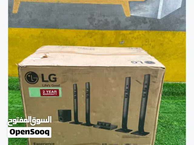مسرح منزلي LG اسود LHD70C صوت قوي بقدرة 1000 واط بالإضافة إلى نظام الصوت المحيطي 5.1 قناة. بث موسيقى