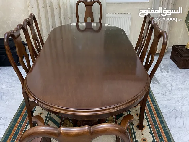 طاولة سفرة مع بوفيه و مراية بحالة ممتازة