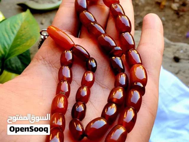 تـحـفــةٌ تـلـكـلـلُ أيـاديـكِ بـعـظـمـة الـمـلـوك《 تسبيحات الملك .. تسبيحة العقيق الأحمر اليماني 》