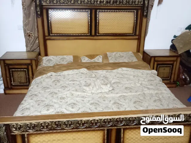 غرفة نوم كاملة لون عسلي خشب لاتيه بحالة جيدة
