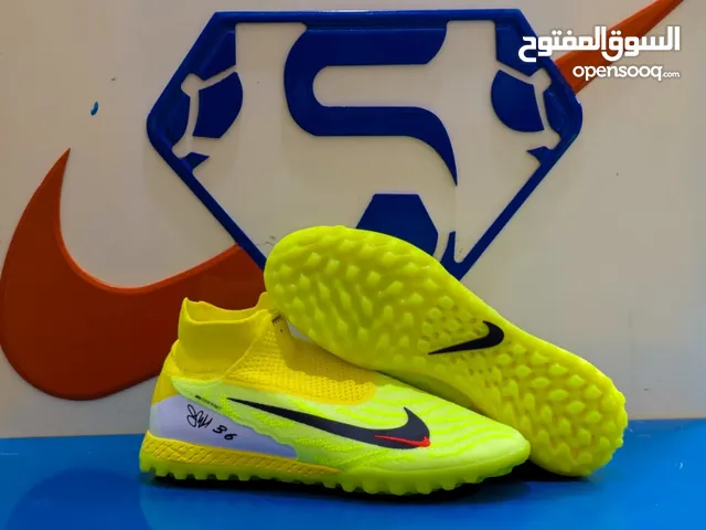 حذاء Phantom  الاصلي جودة عاليه خياطة داخليه افضل حذاء للملاعب العشبيه والترابيه