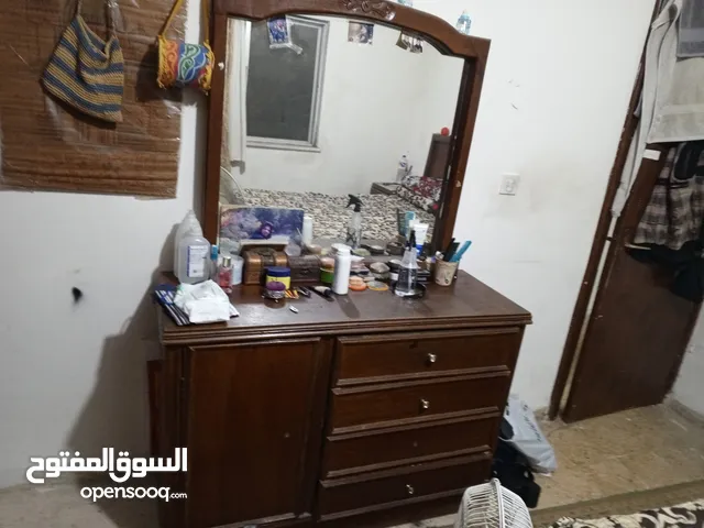 غرفة نوم مستعمله بحاله جيده خشب لاتيه كامل ولا قطعه فيها غير لاتيه للبيع