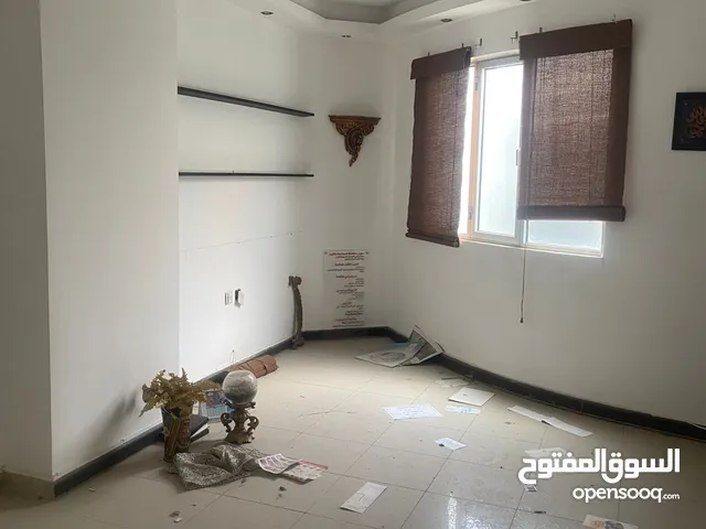 عيادة عدد 2 مفتوحين على بعض للبيع في الخالدي - REF : 45011