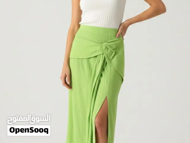 فستان اخضر مع فتحه