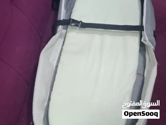سرير محمول للاطفال الرضع حتي عمر سنه وحقيبة لحمل اغراض الطفل اثناء السفر والتنزه