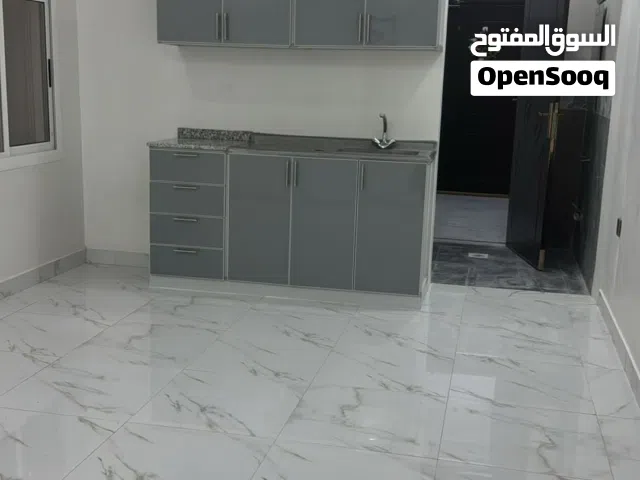 للإيجار غرفه وصاله ومطبخ مفتوح وحمام في الحجيات