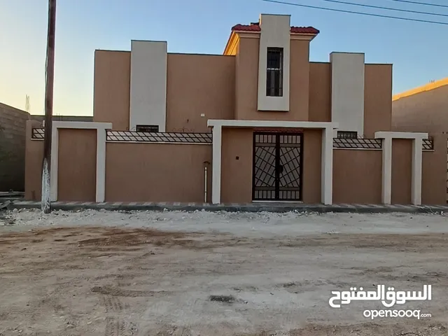 230 m2 3 Bedrooms Townhouse for Sale in Benghazi Kuwayfiyah