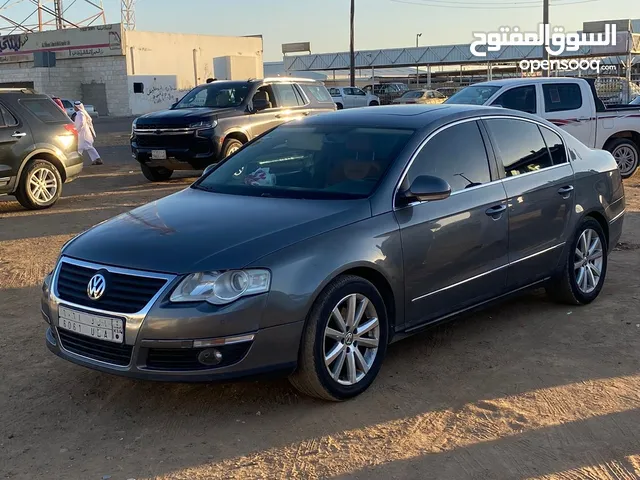 Used Volkswagen Passat in Tabuk