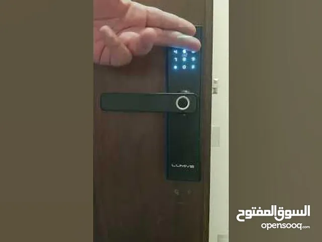 القفل الذكي للابواب الخشبيه في الرياض الان