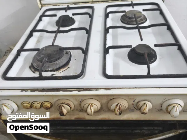 للبيع فرن مستعمل قديم يحتاج الى بعض التنظيف شغال تماما وممتاز