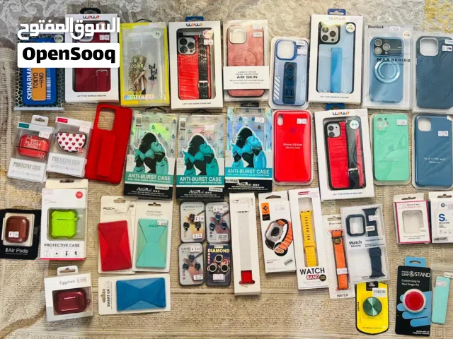 مجموعة من غطاء الموبايل وغطاء السماعات ويد الساعه الذكية