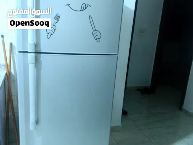ثلاجة هيتاشي للبيع بسبب السفر