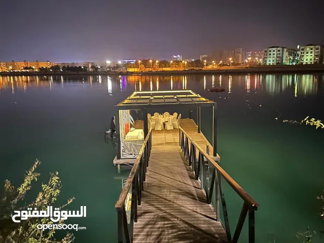 للايجار فيلا راقية مؤثثة اطلالة بحرية في جزيرة دلمونيا