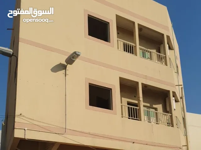 3 Floors Building for Sale in Central Governorate Sufalah