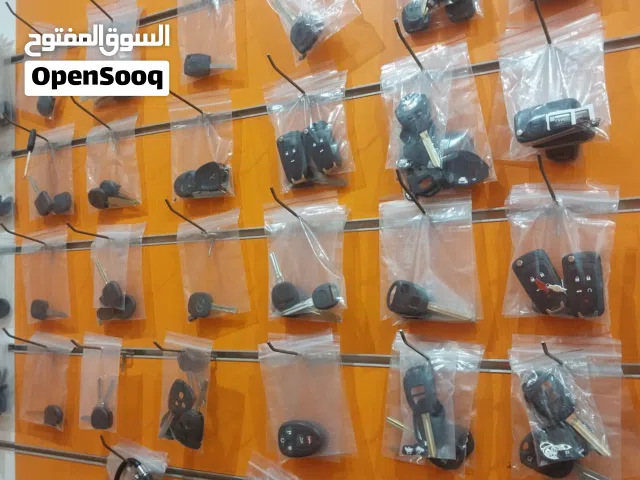نسخ وبرمجه جميع انواع المفاتيح فك شقق مقفله وتغيير كوالين برمجه رموتات السيارات حي النسيم