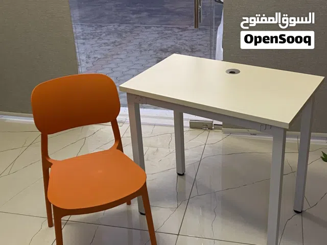 بطاولات و كراسي بكميات 30+