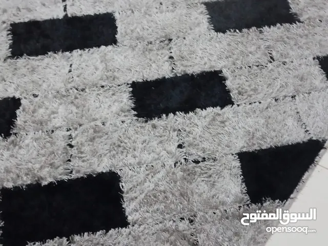 مكيت شبه جديدة نمدت شهر واحد استعمال عرسان سكني واسود بتجنن