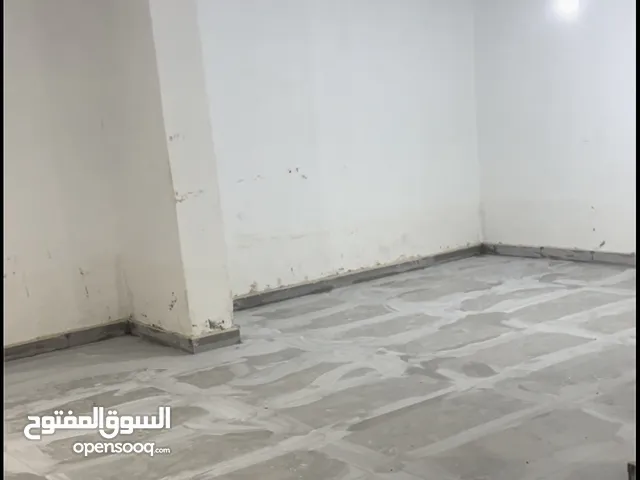 مخزن تسوية واسعة للإيجار في طبربور قرب دوار المشاغل بمدخلين شاط واحد ومدخل منفصل خاص