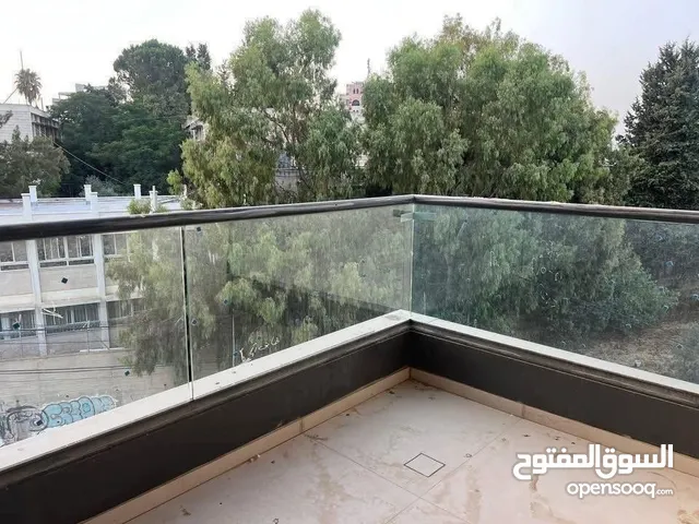 200 m2 3 Bedrooms Apartments for Sale in Ramallah and Al-Bireh Al Tira