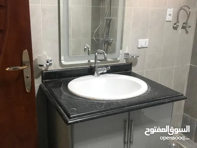 شقه للايجار مفروشه 4 غرف في الشيخ زايد