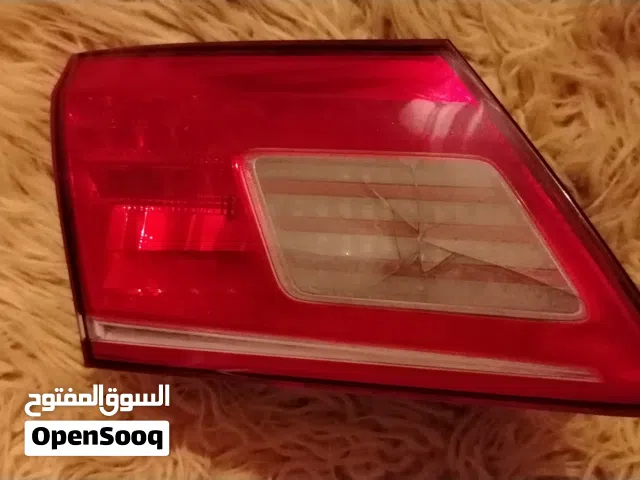 ليت لقزز خلفي جهة اليسار شغال أموره طيبه يوجد فيه كسر خفيف is350 2011
