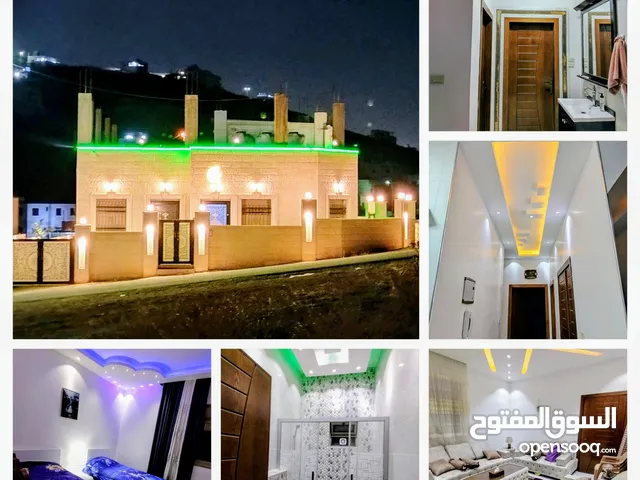 منزل مستقل شبه فيلا للبيع بقوشان مستقل مسطح البناء 180m مساحة الأرض 301m على شارعين صخرية بنسبة عالي