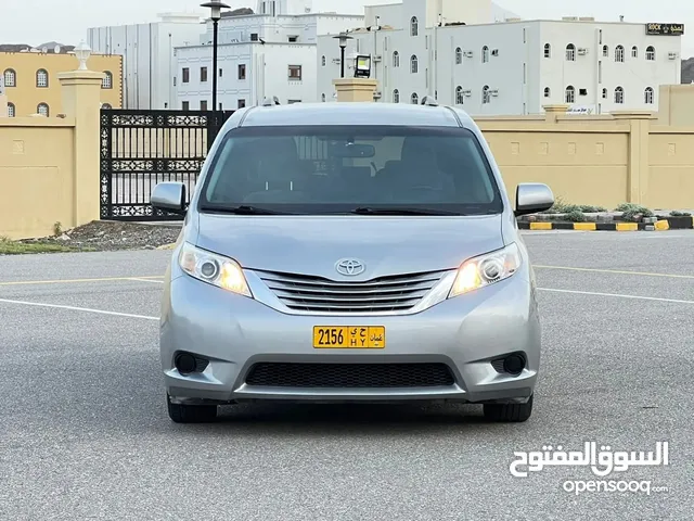 Used Toyota Sienna in Al Dakhiliya