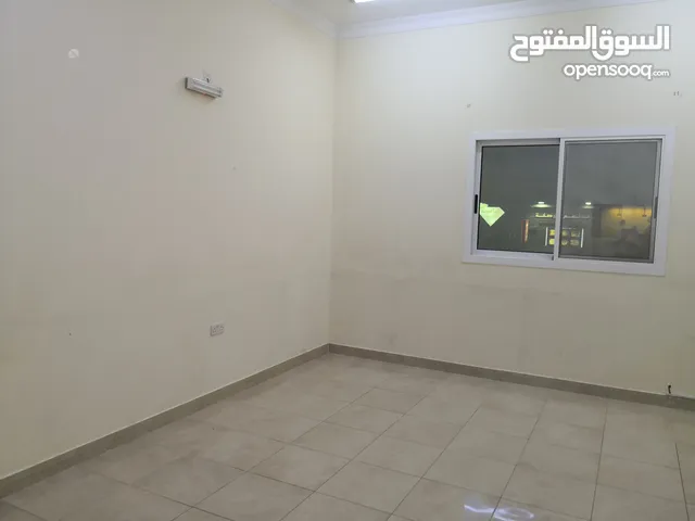 110 m2 2 Bedrooms Apartments for Rent in Northern Governorate Madinat Hamad