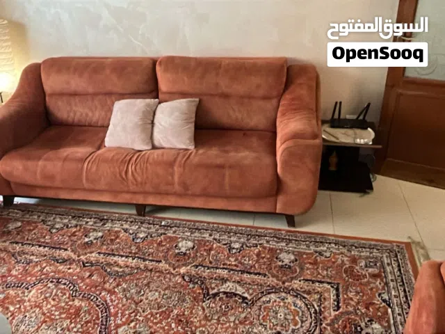 طقم كنب سبع مقاعد للبيع بحاله جيدة جدا ً
