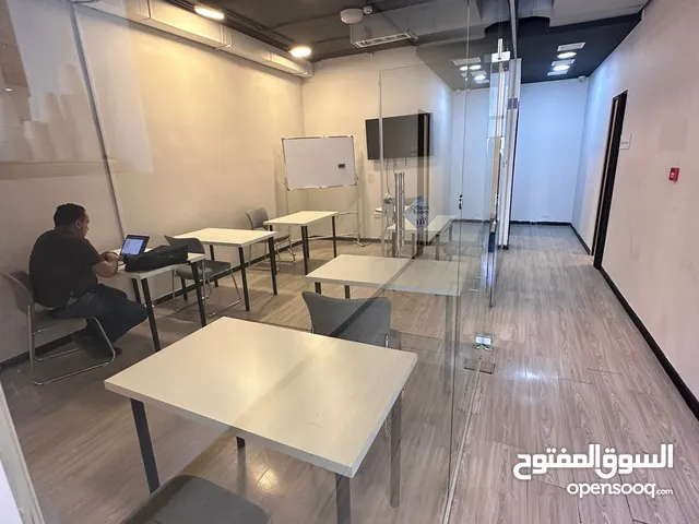 موقع كامل للإيجار مساحات عمل وقاعات ومكاتب مفتوحة السنوي