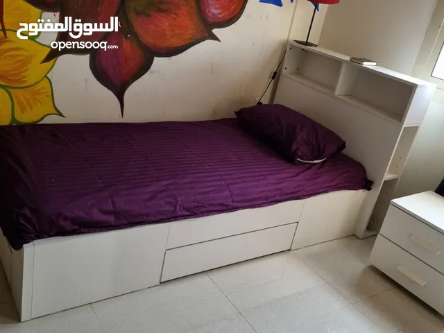 Single bed - sidetable - closet SR3200