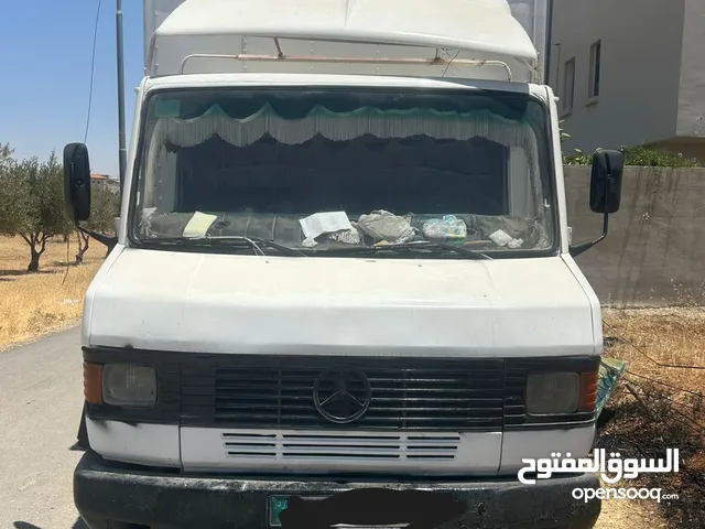 باص مرسيدس ال كي موديل 1990 للبيع ترخيص جديد لون ابيض حالته جيده جدا شصي مقصوص للبيع كاش