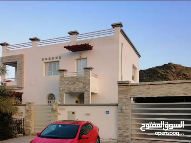 270m2 5 Bedrooms Townhouse for Sale in Muscat Amerat