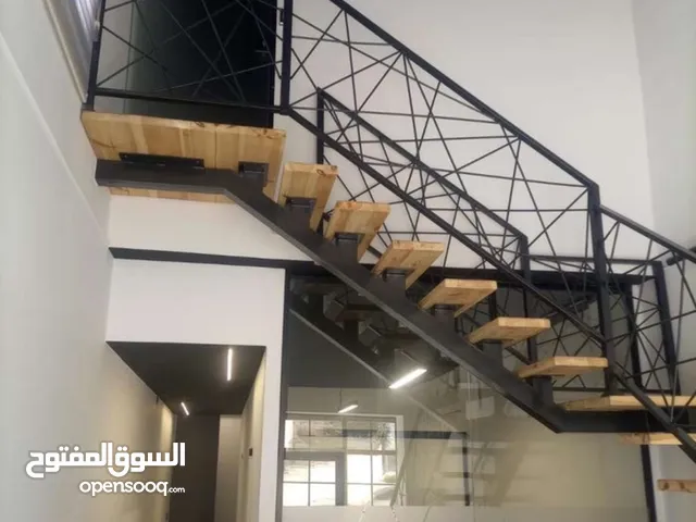 درج حديد وخشب سماكة 5 سانتي بتصميم عصري جديد لم غير مستعمل